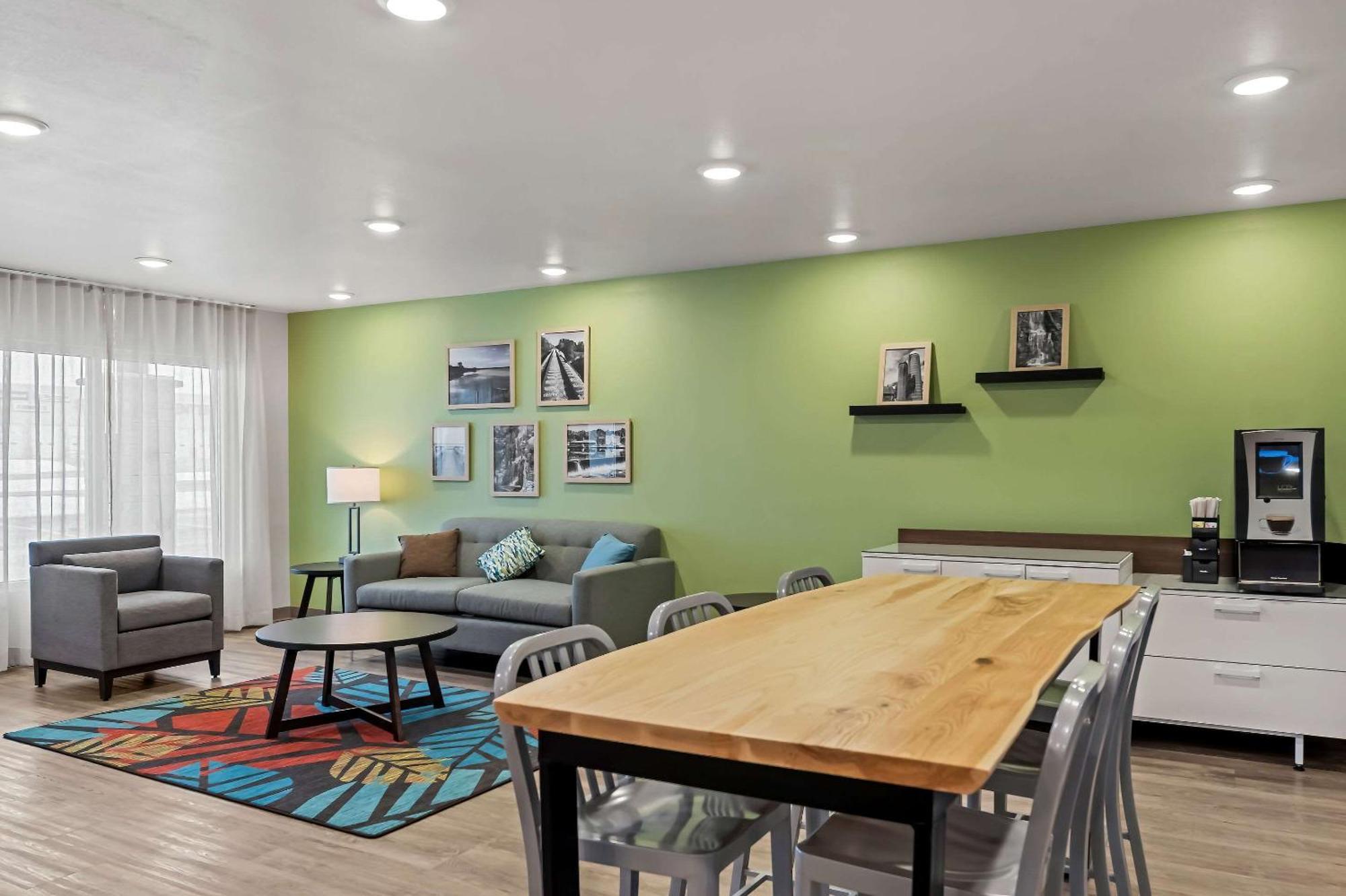 Woodspring Suites Loves Park - Rockford Buitenkant foto